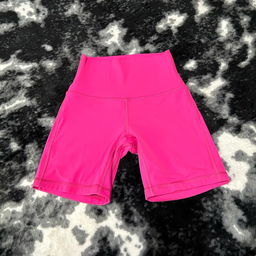 Lululemon Shorts in Sonic Pink